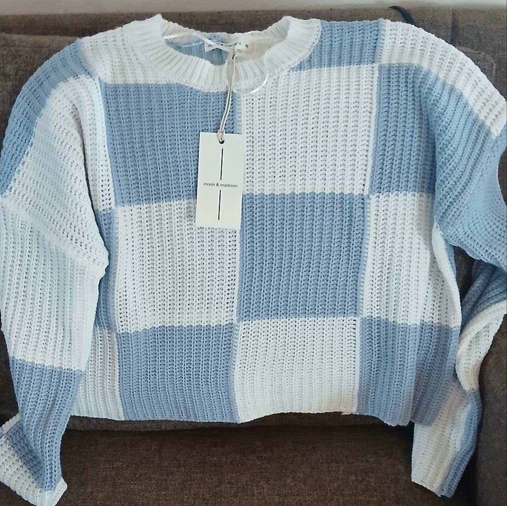 Moon & Madison Color Block Knitted Cropped Sweater